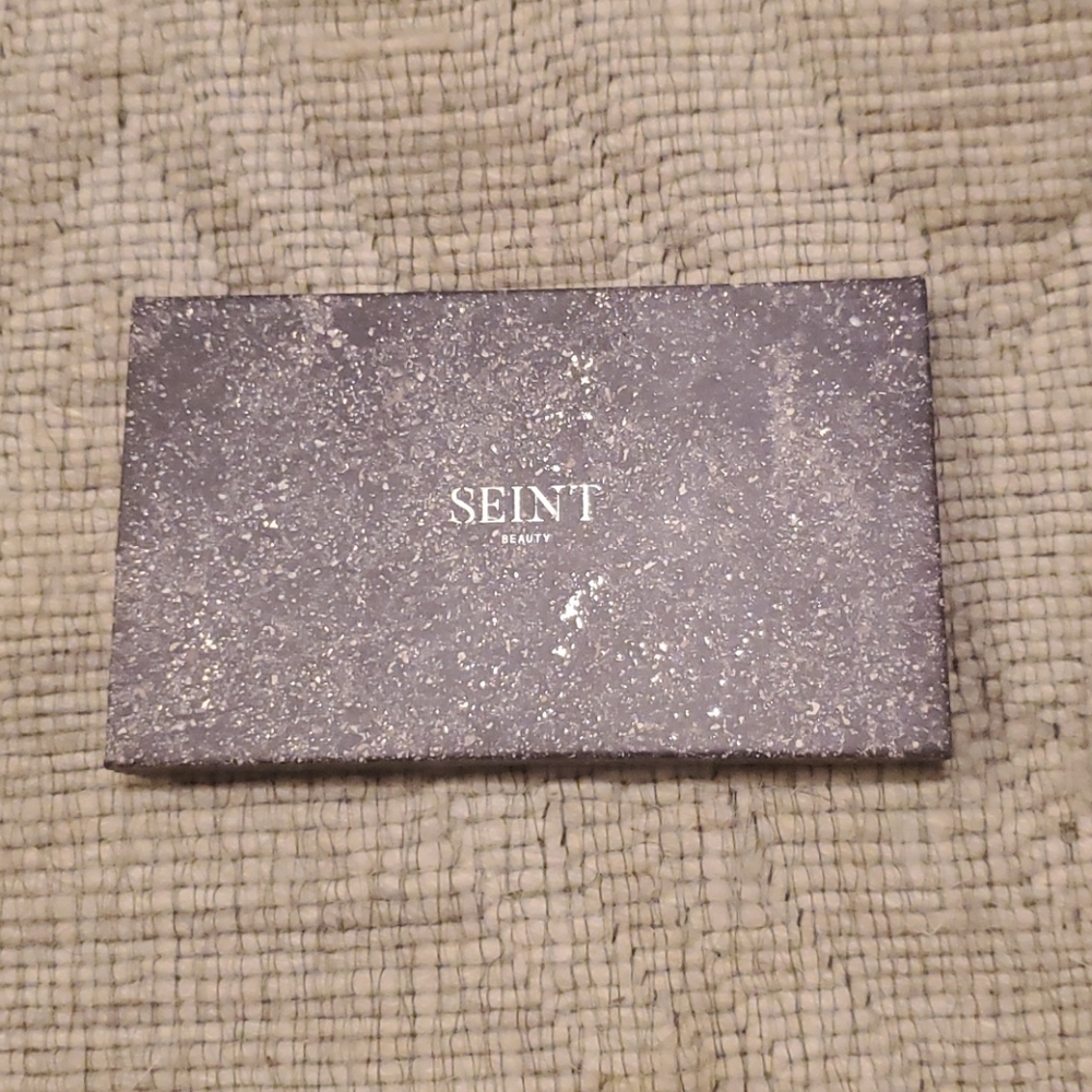 Seint Compact hold 4 tins